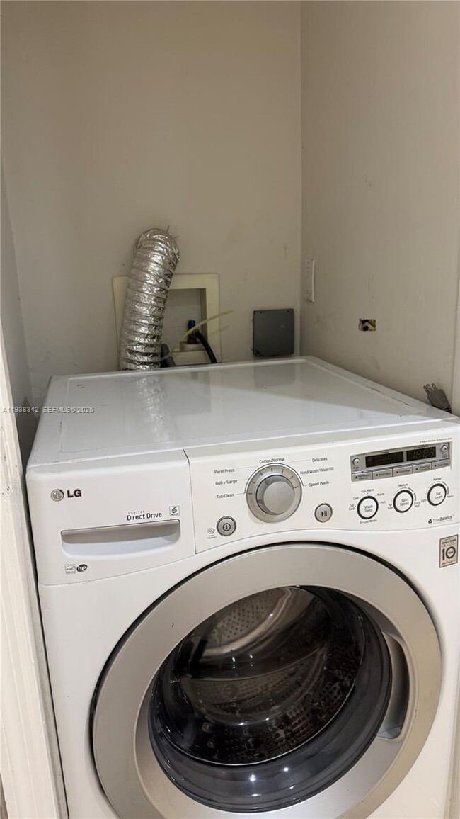 Building Photo - 7410 SW 82nd St