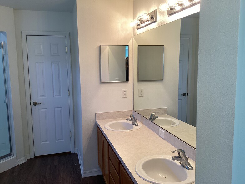 Building Photo - 1424 Mistflower Ln