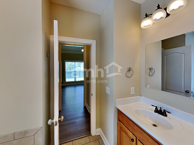 Building Photo - 3520 Wilbur St