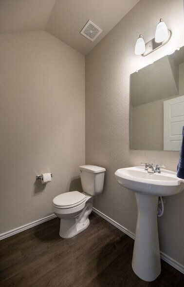 Building Photo - 1609 Ranch House