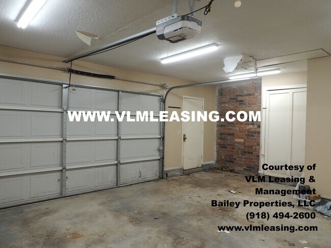 Building Photo - 404 W Vicksburg St