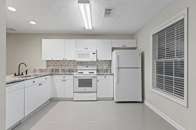 Building Photo - 1477 N Donahue Dr