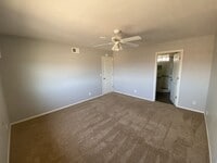Building Photo - Private Room with Ensuite Bath in Lompoc