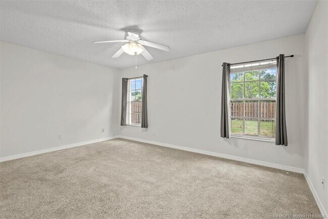 Building Photo - 517 SW College Park Rd