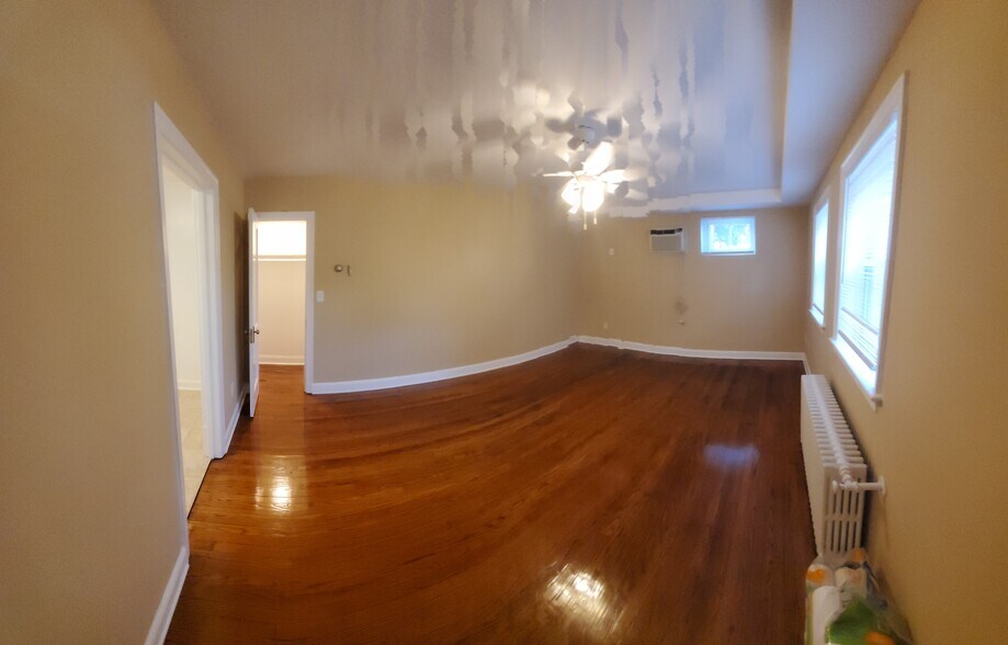 Building Photo - 814 Greenwood circle