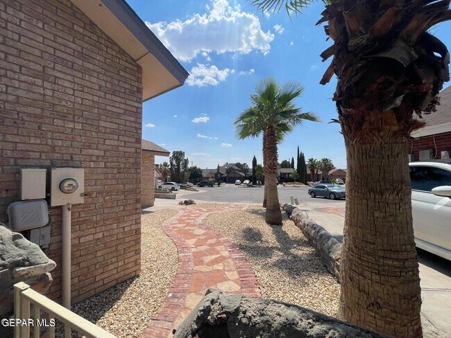 Building Photo - 808 Merriman Dr