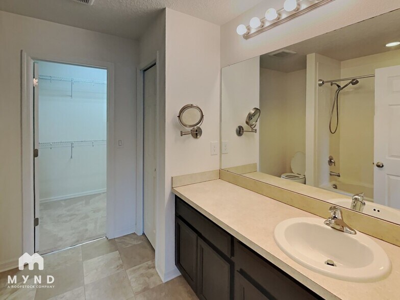 Building Photo - 7043 Spotted Deer Pl
