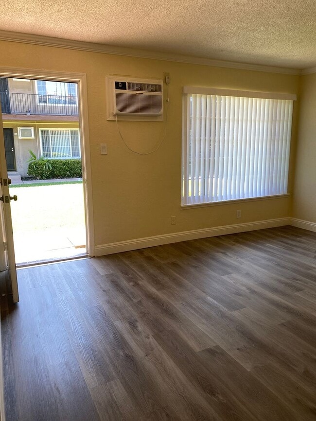 Building Photo - Welcome to SkyView Villa & Somerset Apartments!