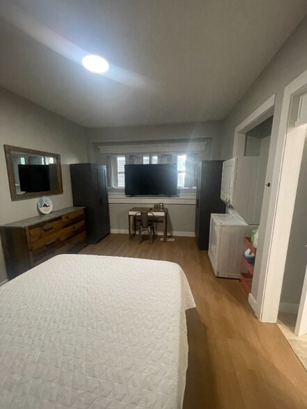 Building Photo - 4522 E Washington St