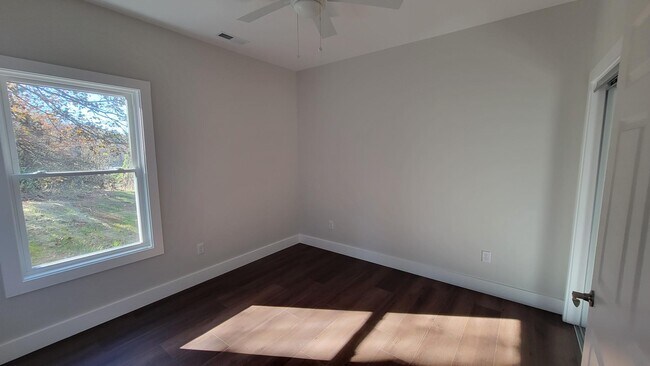 Building Photo - 117 Paislee Pk Ct