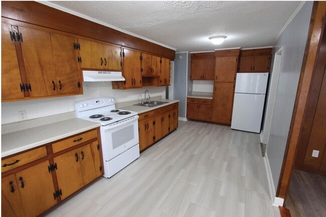 Building Photo - 934 Bluebird Rd