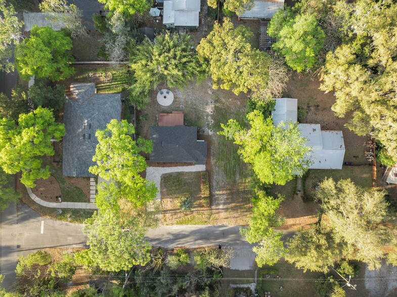 Building Photo - 1010 NE 7th Pl