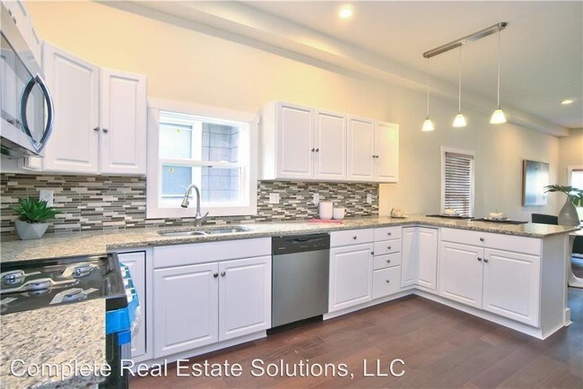 Building Photo - 3 br, 2.5 bath House - 1025 Dawson St.