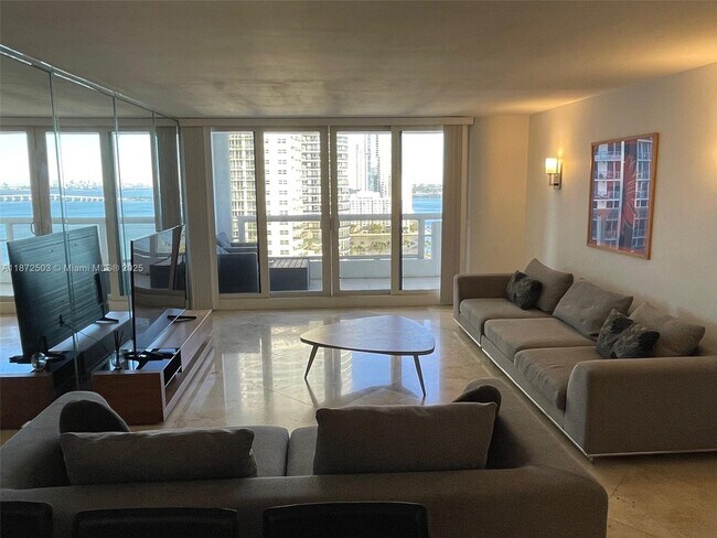 Building Photo - 1717 N Bayshore Dr