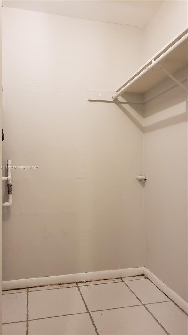 Building Photo - 1940 NE 31st Ct