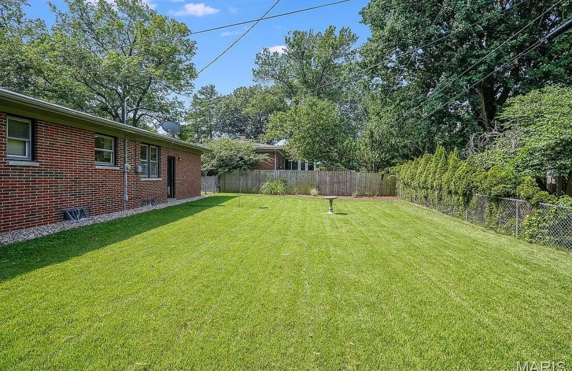 Fenced backyard - 609 Grandview Dr