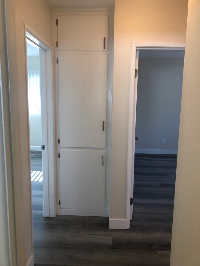 Building Photo - 801 N Eucalyptus Ave