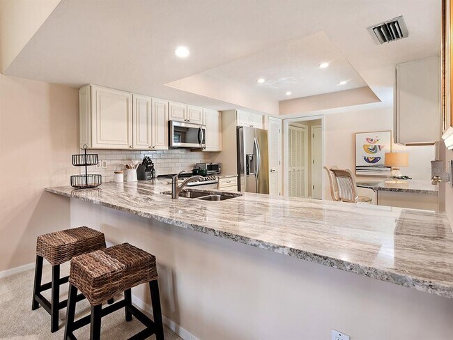 Building Photo - 6094 Wilshire Blvd