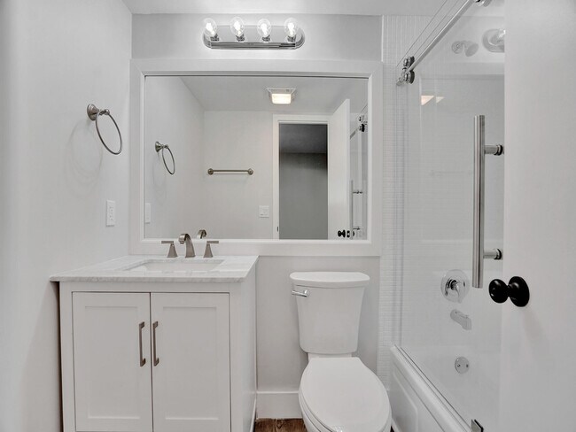 Building Photo - 17 Mansfield F