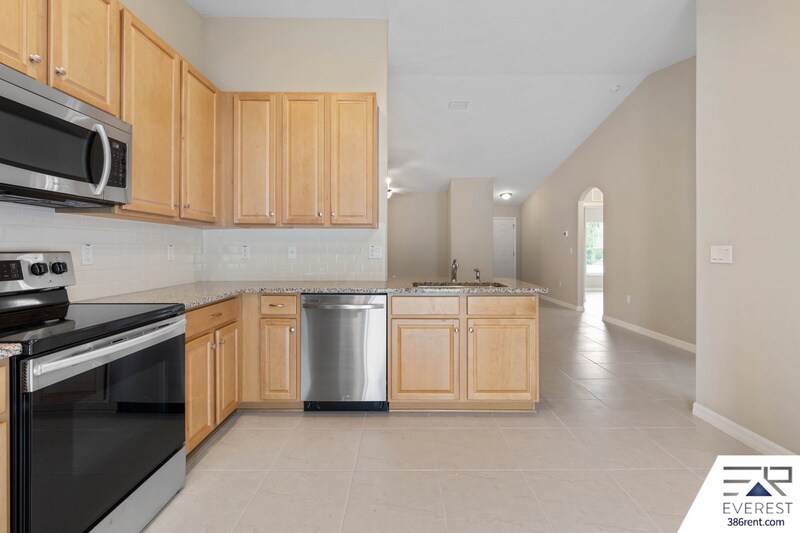 Building Photo - 16 Squanto Pl