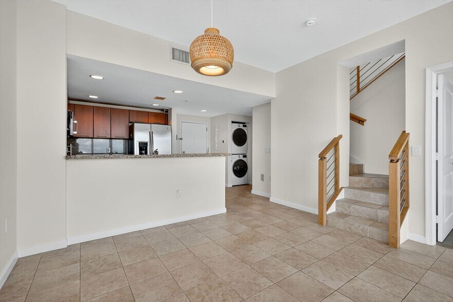 Building Photo - 2021 SW 3rd Ave