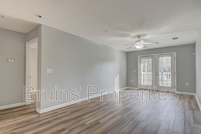 Building Photo - 7108 W Friendly Ave