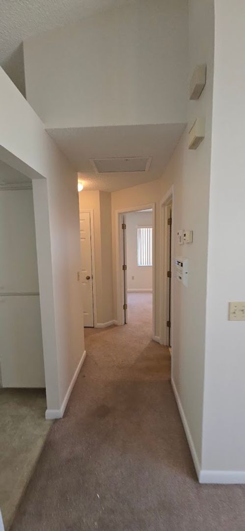 Building Photo - 3 Bed, 2 Bath, 2 Car garage.