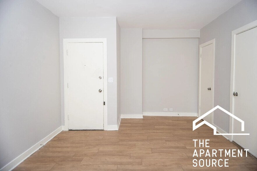 Building Photo - 511 W Belmont Ave