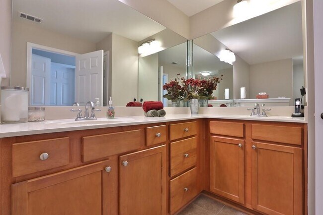 Building Photo - 501 Grove Field Ct NW