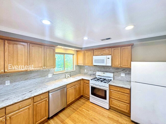 Building Photo - 108 Madora Pl
