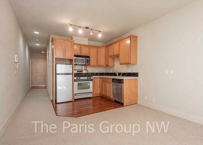 Building Photo - Gorgeous Green Lake Condo * 1 Block to Park Entrance, Onsite Retail, Garage Pkg, EZ Commute!