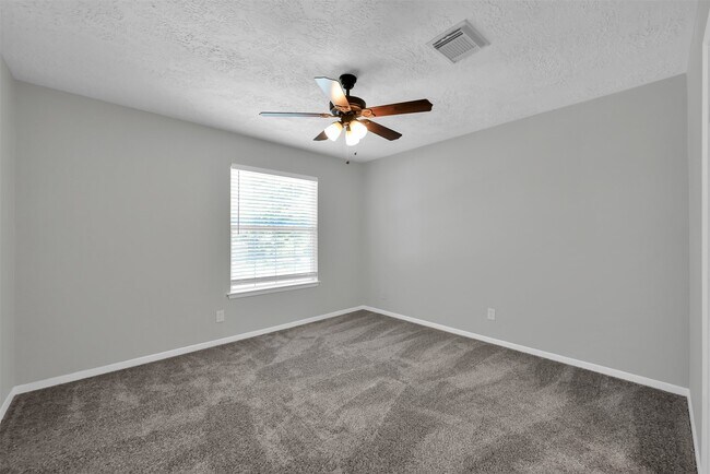 Building Photo - 23814 English Oak Dr