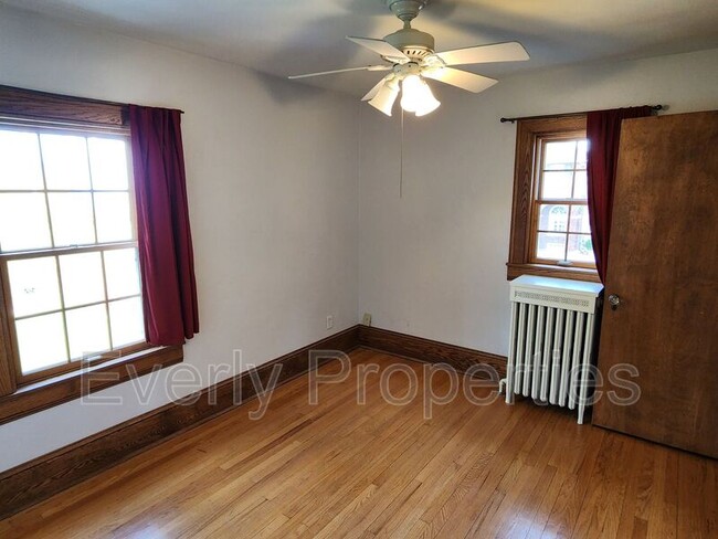 Building Photo - 120 68th Pl