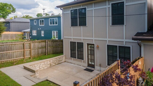 Building Photo - **RARE FIND IN VANDY NEIGHBORHOOD**