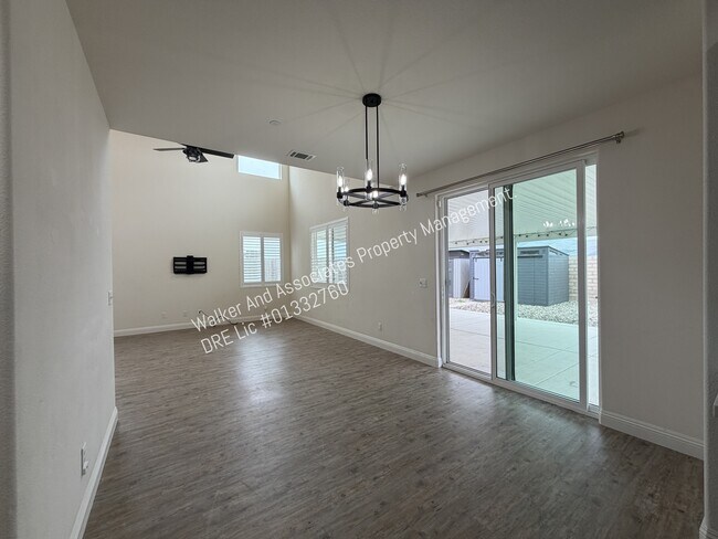 Building Photo - 327 Las Flores Dr