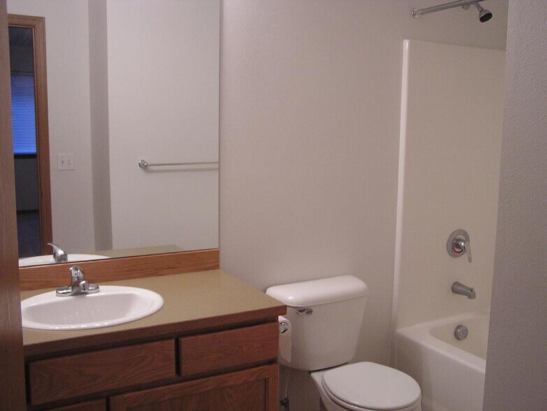 Building Photo - 48 Beacon Dr