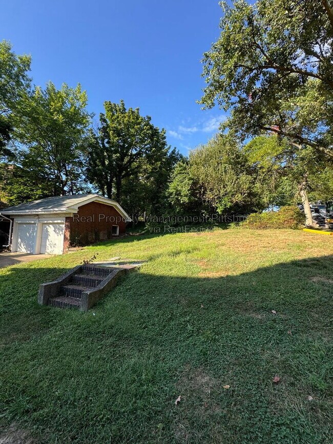 Building Photo - 107 N Meadowcroft Ave
