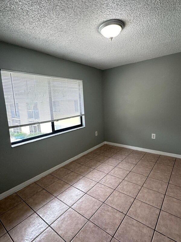Building Photo - 90 Hidden Lake Dr