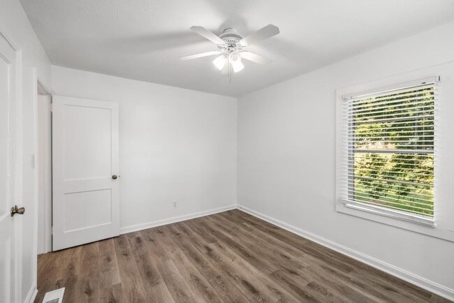 Building Photo - 1801 Crestridge Dr SE
