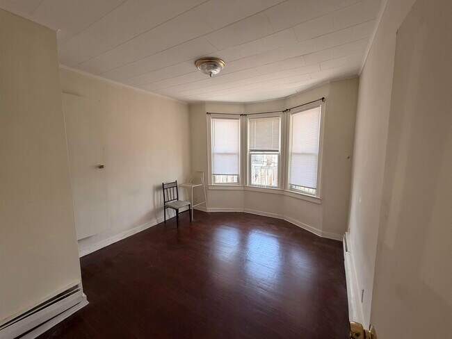 Building Photo - 133 W 20th St