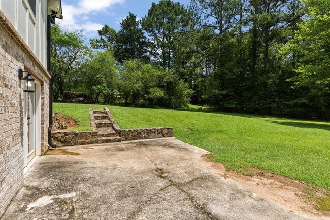 Building Photo - 11865 Hamilton Rd