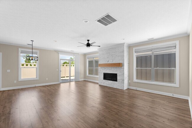Building Photo - Luxury Maintenance-Free Former Model Home in Grove City – 2 Bed, 2 Bath Ranch
