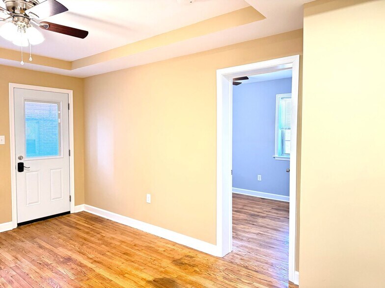 Building Photo - 8800 Plymouth St