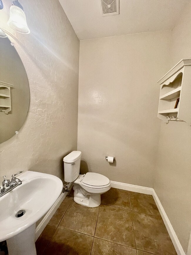 Building Photo - SPACIOUS 3 BEDROOM + LOFT | SILVERSTONE RANCH | GILCREASE ORCHARD VIEWS