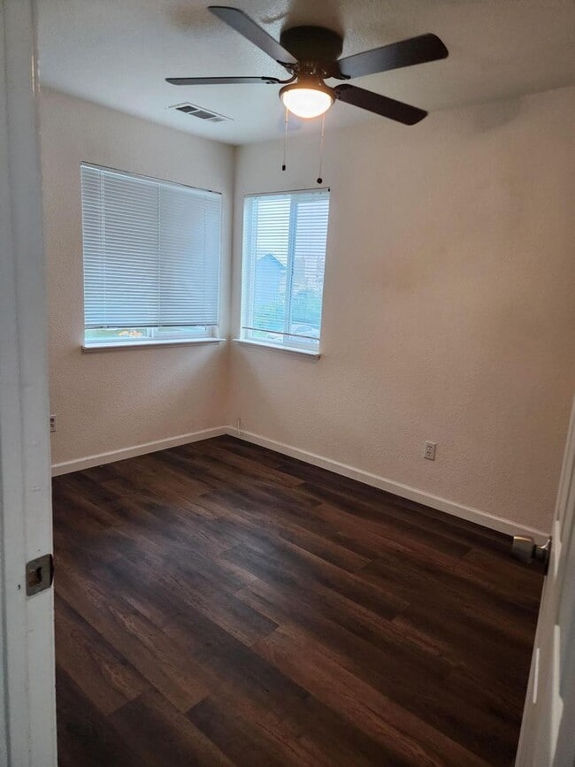 Building Photo - 1953-1955 Glen Ridge Dr