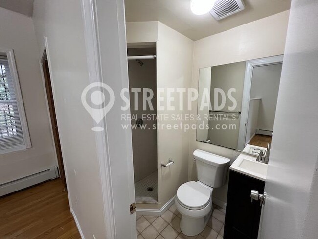 Building Photo - bedroom in Boston MA 02120