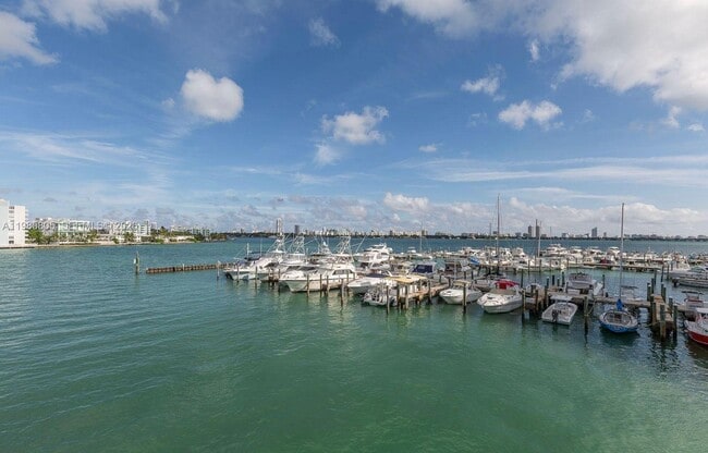 Building Photo - 7601 E Treasure Dr