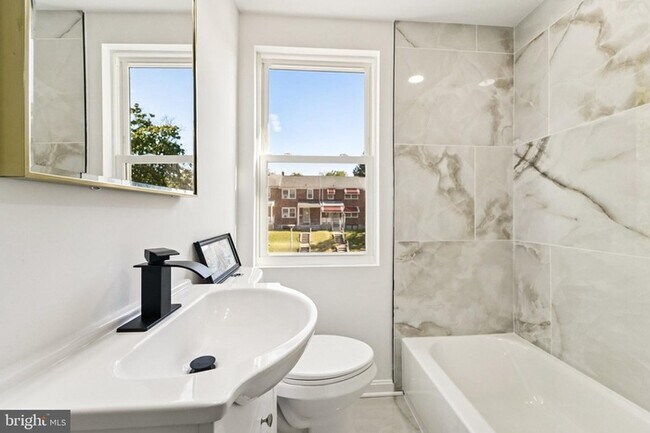 Building Photo - BEAUTIFUL 3 Bedroom 2 Bathroom Home