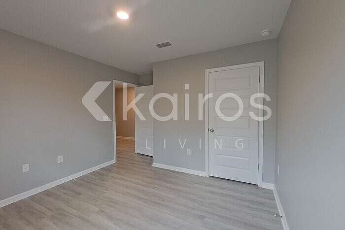 Building Photo - 4675 Malay Cir