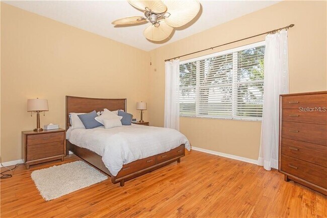 Building Photo - 2362 Caledonian St